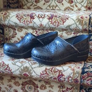 Dansko Black Tooled Leather Clogs Size 37